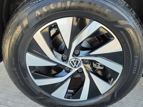 Certified 2026 Volkswagen Tiguan S FWD image 9