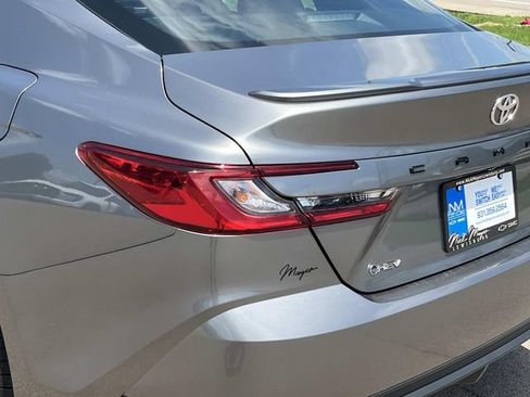 Used 2025 Toyota Camry SE FWD image 11
