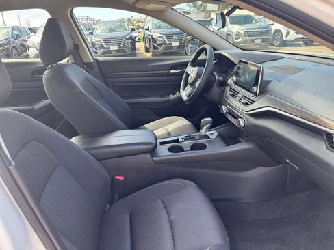 Used 2025 Nissan Altima 2.5 SV FWD image 36