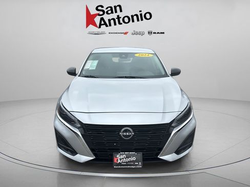Used 2024 Nissan Altima 2.5 SV FWD image 3