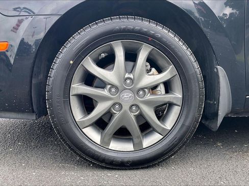 Used 2012 Hyundai Elantra w/ Preferred Pkg FWD image 9
