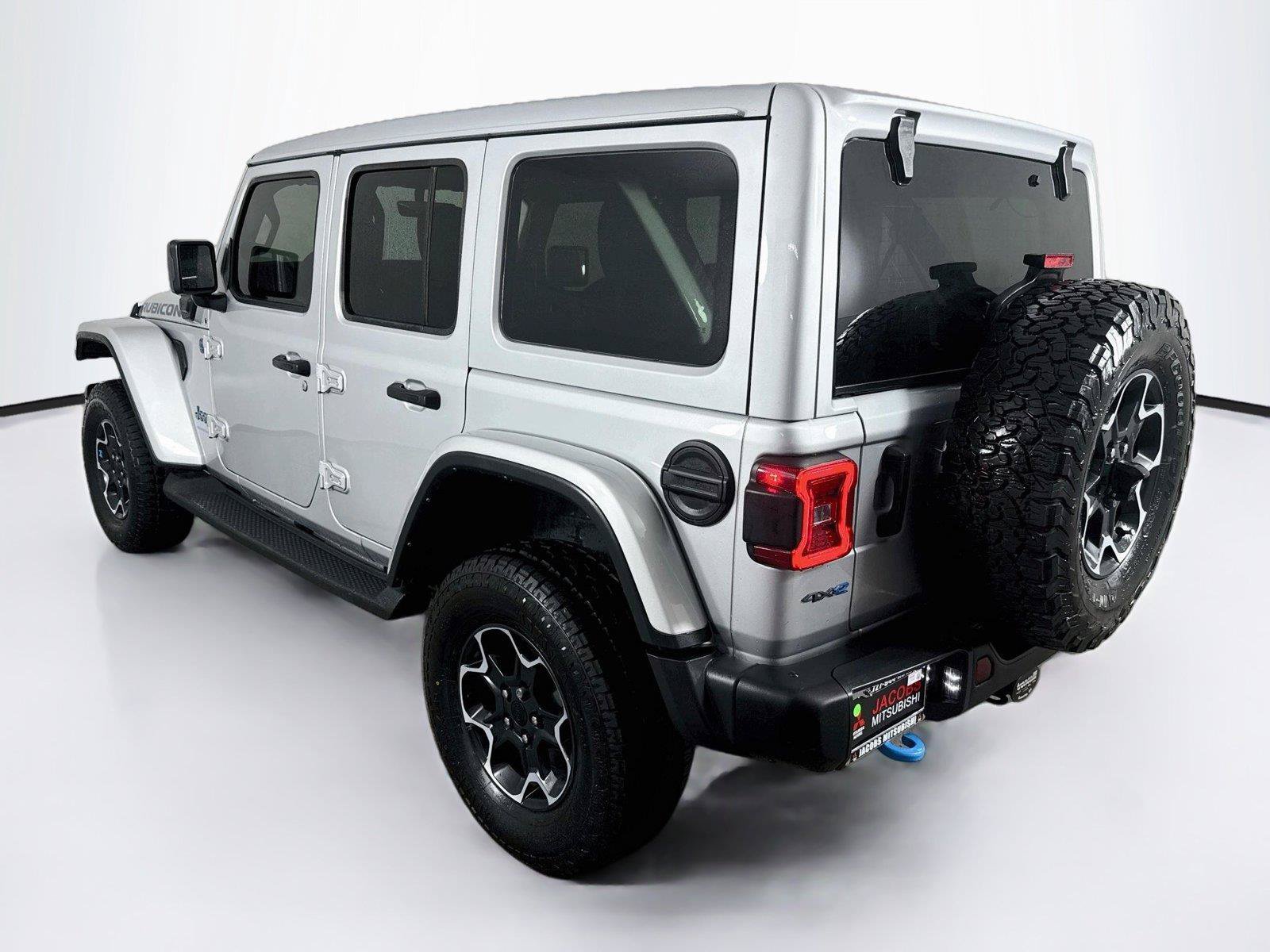 Used 2023 Jeep Wrangler Unlimited Rubicon 4xe w/ Steel Bumper Group AWD/4WD image 3