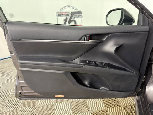 Used 2019 Toyota Camry SE image 10