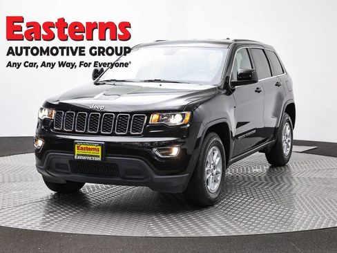 Used 2018 Jeep Grand Cherokee Laredo RWD image 1