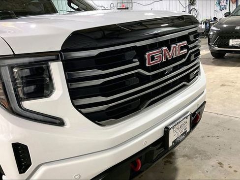 Certified 2025 GMC Sierra 1500 AT4 w/ AT4 Premium Package AWD/4WD image 11