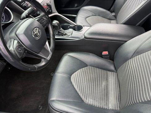 Used 2020 Toyota Camry SE w/ Convenience Package FWD image 17