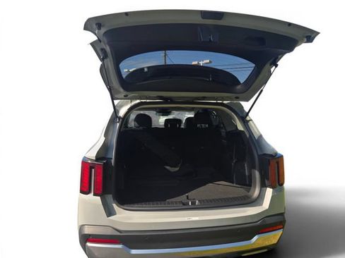 Used 2024 Kia Sorento S w/ Panoramic Sunroof Package FWD image 10