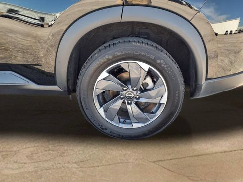 Used 2025 Nissan Rogue SV FWD image 25