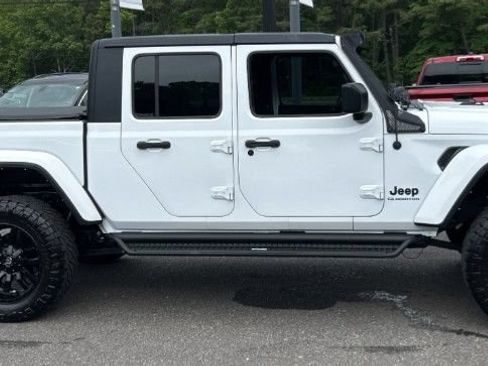 Used 2022 Jeep Gladiator Sport AWD/4WD image 5