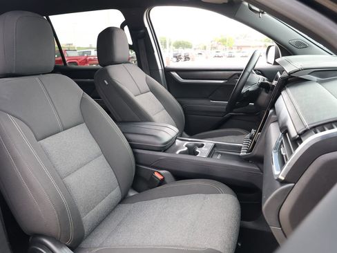 Used 2025 GMC Acadia Elevation FWD image 32