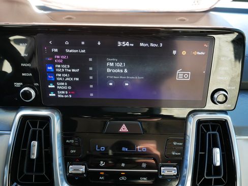 Certified 2023 Kia Sorento SX image 22