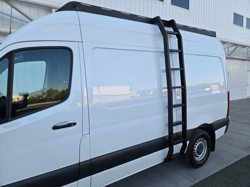 Used 2022 Mercedes-Benz Sprinter 2500 image 21