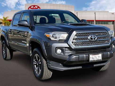 Used 2016 Toyota Tacoma TRD Sport image 1