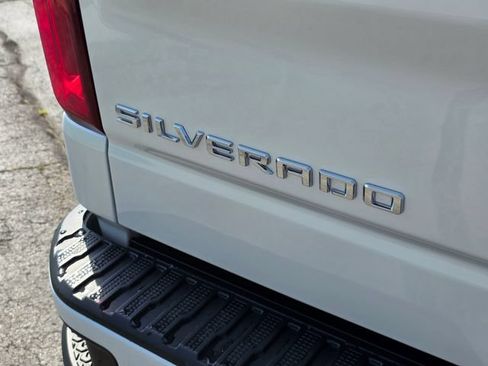 Used 2023 Chevrolet Silverado 1500 High Country w/ High Country Premium Package AWD/4WD image 12