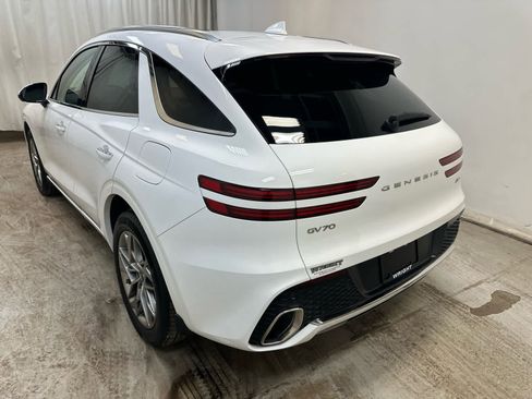 Used 2024 Genesis GV70 2.5T Advanced w/ Advanced Package image 2