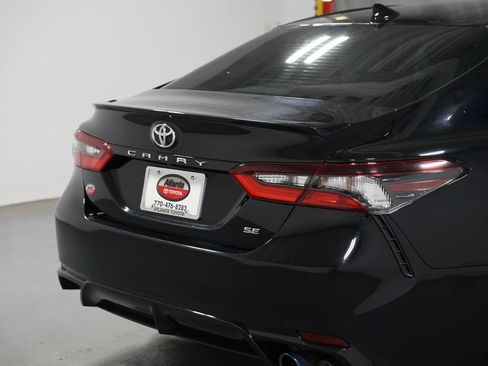 Used 2022 Toyota Camry SE FWD image 9