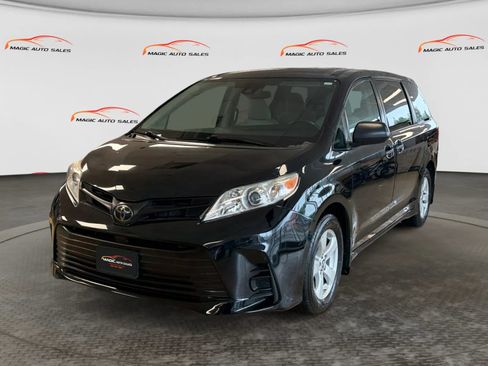 Used 2020 Toyota Sienna L FWD image 1