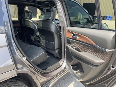 Used 2023 Jeep Grand Cherokee Summit image 13