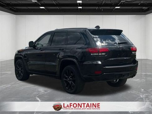 Used 2021 Jeep Grand Cherokee Laredo X AWD/4WD image 3