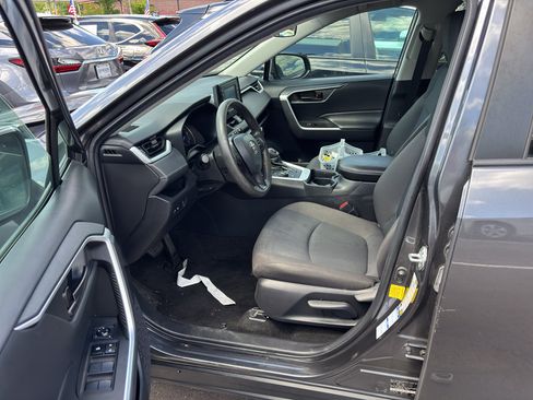 Used 2021 Toyota RAV4 LE AWD/4WD image 7