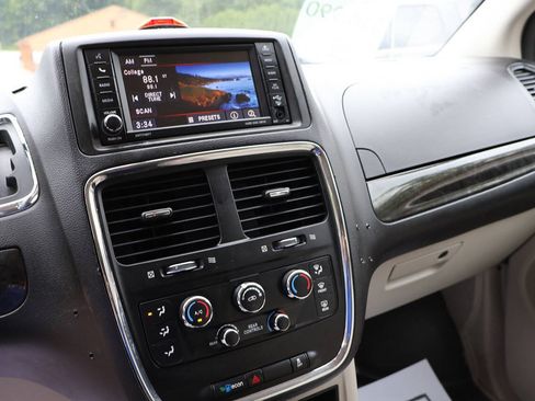 Used 2017 Dodge Grand Caravan SE w/ Power Window Group FWD image 27