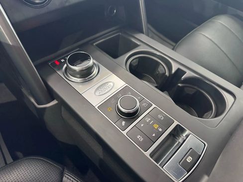 Used 2020 Land Rover Discovery Landmark image 39