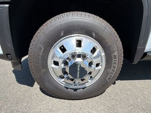 New 2026 GMC Sierra 3500 Denali Ultimate AWD/4WD image 9