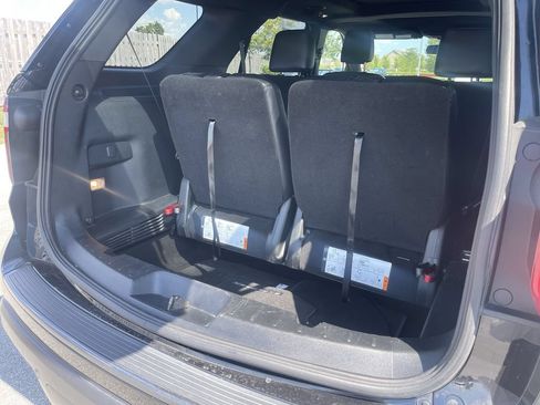 Used 2019 Ford Explorer XLT w/ Equipment Group 202A AWD/4WD image 6