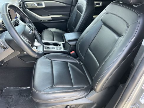 Used 2023 Ford Explorer XLT w/ Equipment Group 202A RWD image 15
