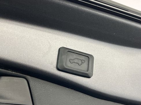 Used 2021 Toyota RAV4 XLE Premium image 27