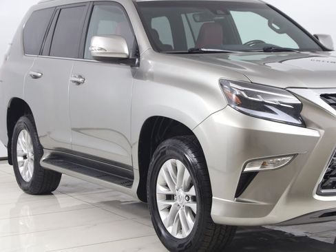 Used 2021 Lexus GX 460 w/ Accessory Package AWD/4WD image 39