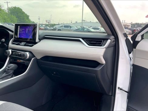 Used 2025 Toyota RAV4 XLE w/ Convenience Package AWD/4WD image 18