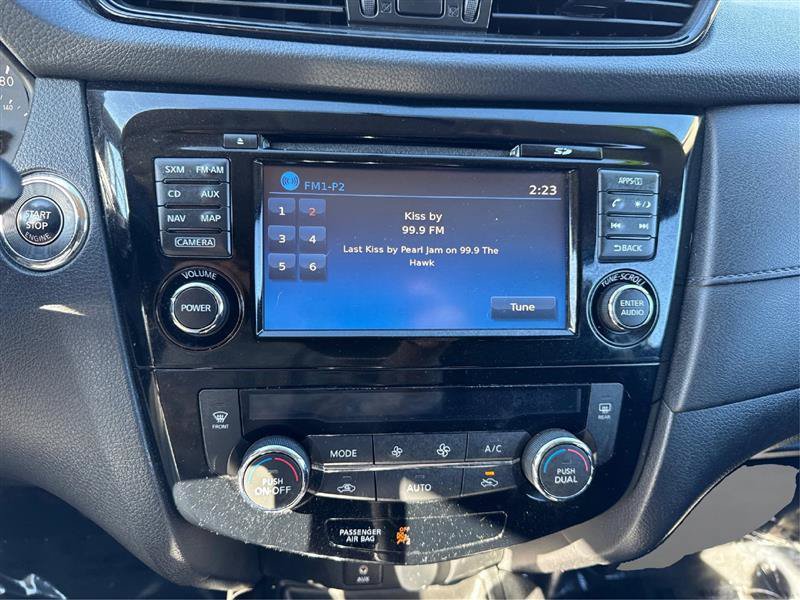 Used 2017 Nissan Rogue SV w/ SV Premium Package AWD/4WD image 16