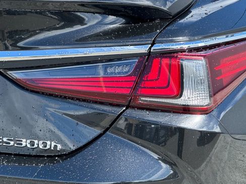 Used 2024 Lexus ES 300h w/ Premium Package FWD image 25