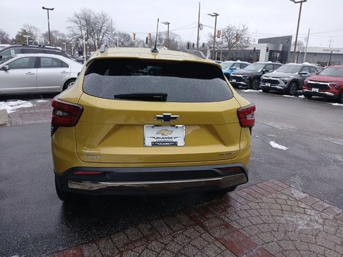 Used 2024 Chevrolet Trax ACTIV w/ Sunroof Package image 7