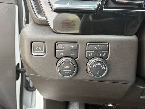 Used 2024 Chevrolet Silverado 3500 LT image 24