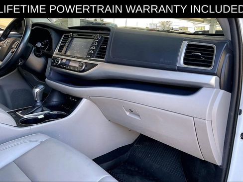 Used 2019 Toyota Highlander XLE image 21