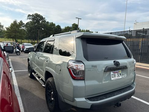 Used 2022 Toyota 4Runner TRD Off-Road Premium w/ Moonroof Package AWD/4WD image 5