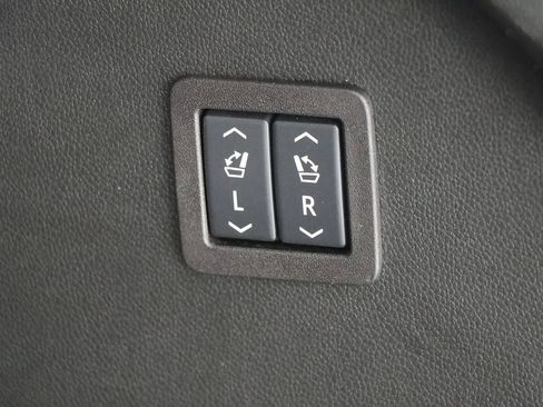 Used 2024 Buick Enclave Premium image 37