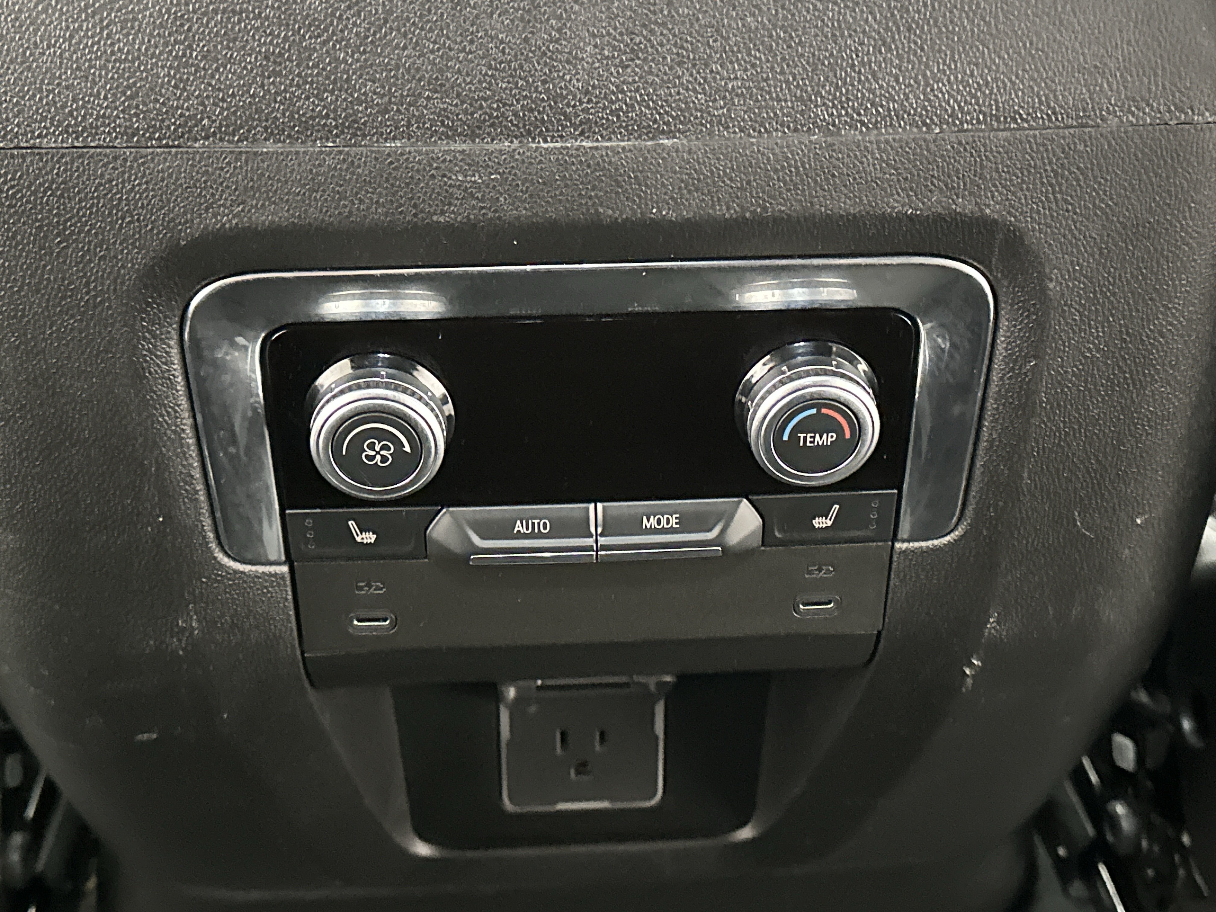 Used 2025 GMC Yukon XL Denali AWD/4WD image 26
