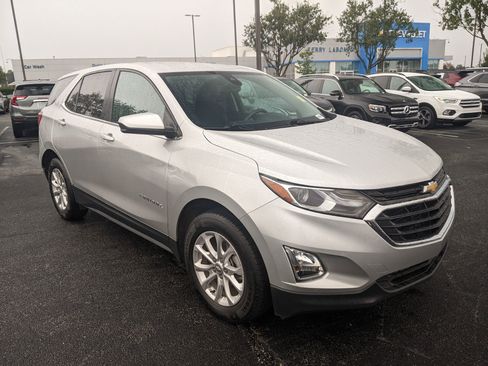 Used 2021 Chevrolet Equinox LT image 2