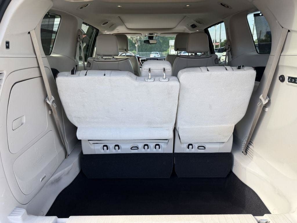 Used 2020 Chrysler Pacifica Limited FWD image 19