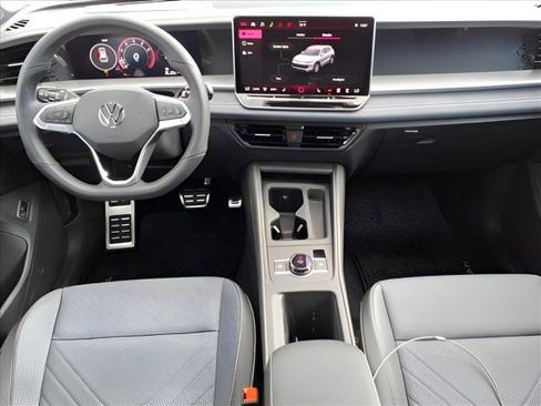 New 2026 Volkswagen Tiguan SE image 18