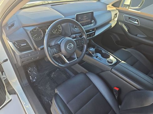 Used 2021 Nissan Rogue SV w/ Premium Package image 4