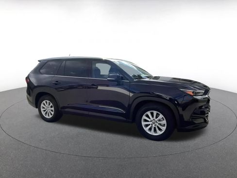Used 2025 Toyota Grand Highlander XLE image 2