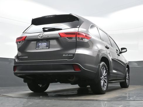 Used 2019 Toyota Highlander XLE AWD/4WD image 32