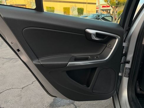Used 2016 Volvo V60 T5 Platinum AWD/4WD image 32