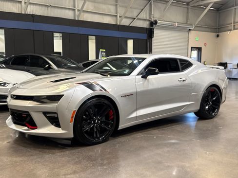 Used 2018 Chevrolet Camaro SS w/ Redline Edition RWD image 9