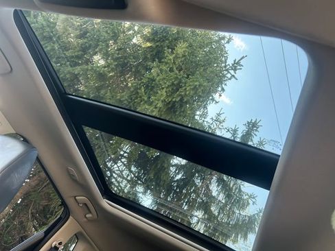 Used 2021 Nissan Rogue SV w/ Premium Package image 18