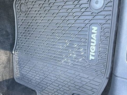 Certified 2024 Volkswagen Tiguan SE image 19